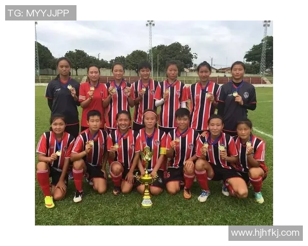 小东足球：从草根到职业的梦想之路与成长故事